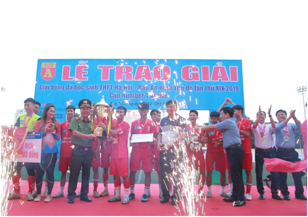 Mua giai thanh cong ruc ro cua Cup Number 1 Active-Hinh-4