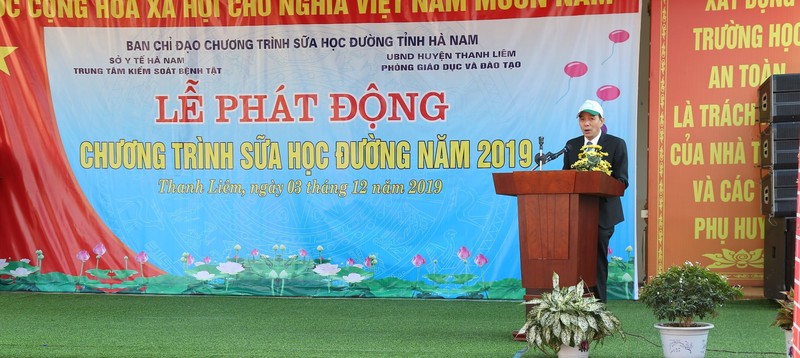 Tre em Ha Nam hao hung tham gia le phat dong chuong trinh sua hoc duong-Hinh-3