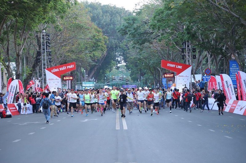 Hang chuc nghin VDV chinh phuc cung duong xanh tai giai Marathon TPHCM-Hinh-2