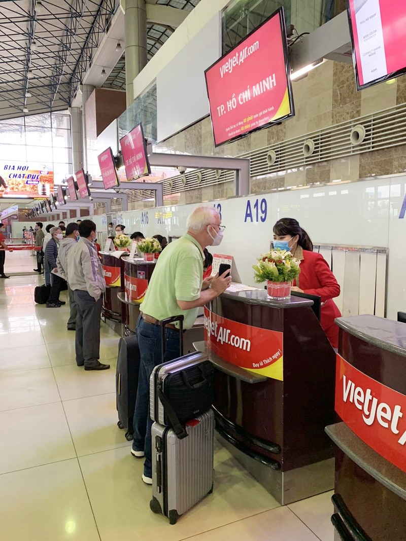 Tro lai voi bau troi, Vietjet uu dai ve may bay chi tu 9.000 dong-Hinh-2