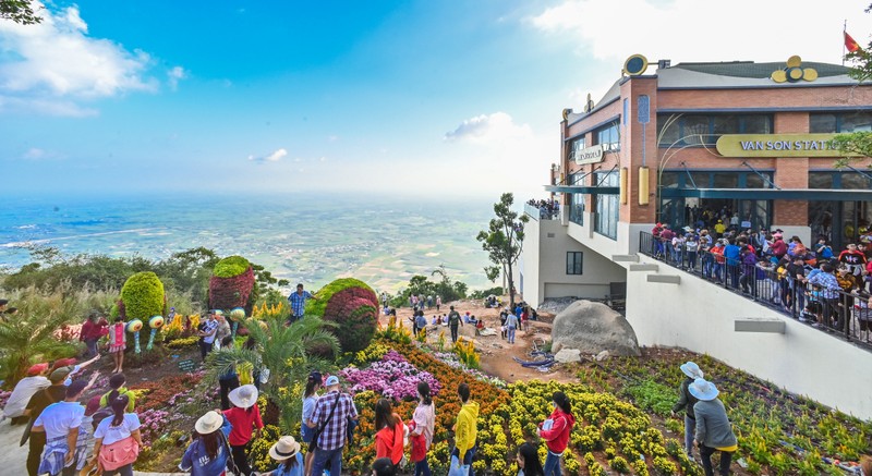 Tay Ninh don le hoi Via Ba voi nhieu hoat dong hap dan-Hinh-8