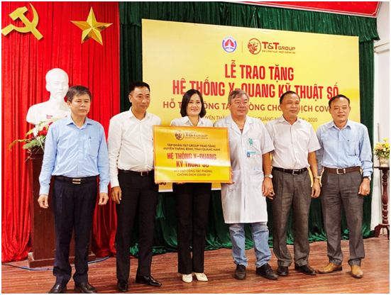 T&T Group trao he thong X-Quang ho tro Quang Nam chong COVID-19