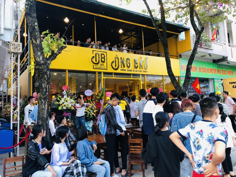 Ca phe Ong Bau khai truong quan dau tien tai que Van Thanh, Van Toan