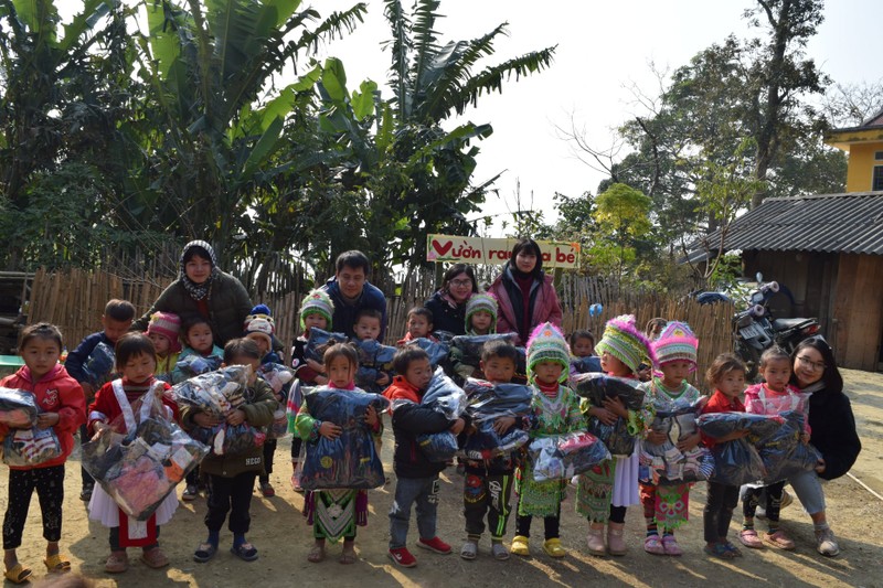 Mang dong am yeu thuong toi cac em nho Cao Bang