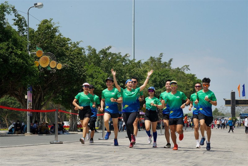 Giai chay marathon dau tien to chuc tai Tay Ninh tren cung duong quanh Nui Ba Den-Hinh-4