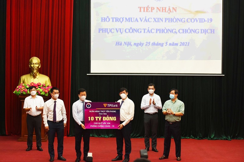 TPBank va DOJI tiep tuc chung tay gop 20 ty phong chong COVID-19