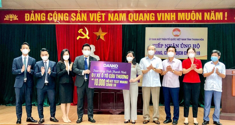 Xe cuu thuong va kit test Covid-19 duoc Danko Group trao tang Thanh Hoa