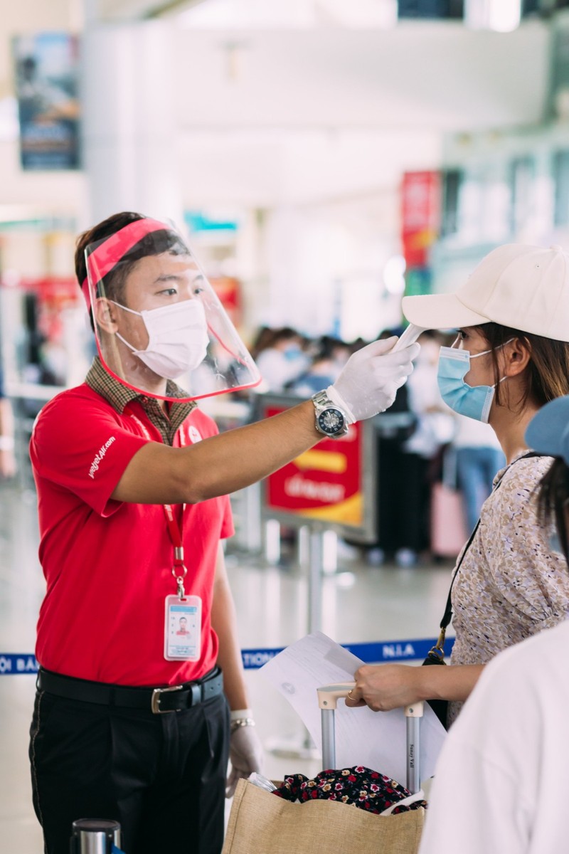 Mo lai 7 duong bay tu 10/10, Vietjet san sang don khach tren cac chuyen bay xanh, an toan phong chong dich benh-Hinh-2