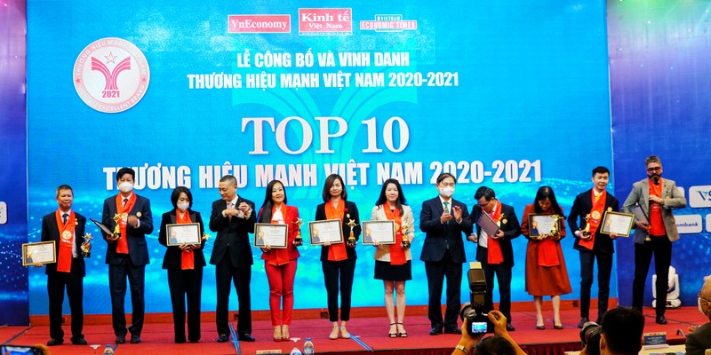 Techcombank duoc vinh danh top 10 thuong hieu manh Viet Nam 2021