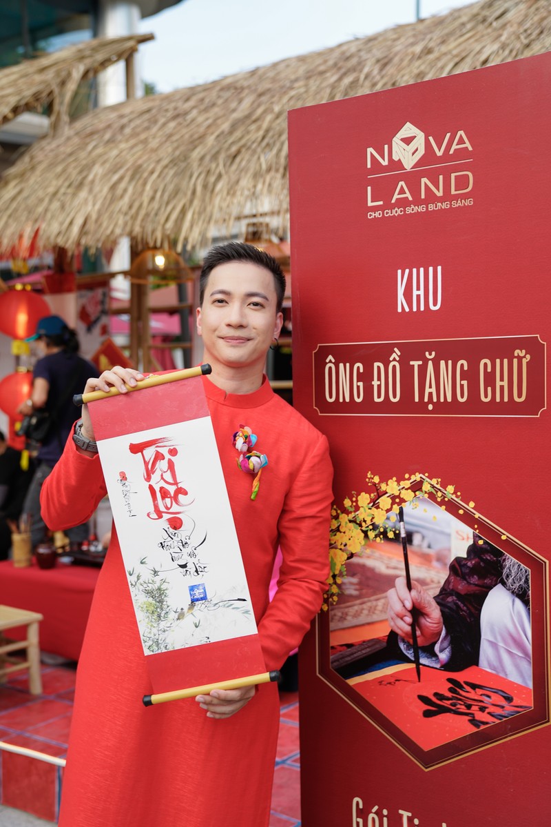 Dan sao Viet no nuc tray Hoi Hoa Xuan 2022 tai Novaland Gallery-Hinh-4