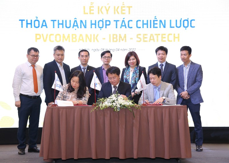 PVcomBank ky thoa thuan hop tac chien luoc voi IBM va SEATECH