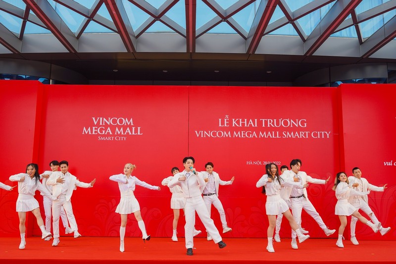 Khai truong TTTM “The he moi” Vincom Mega Mall Smart City dau tien cua Viet Nam-Hinh-3
