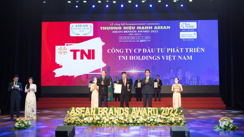 TNI Holdings Vietnam nhan giai thuong Thuong hieu manh ASEAN 2022