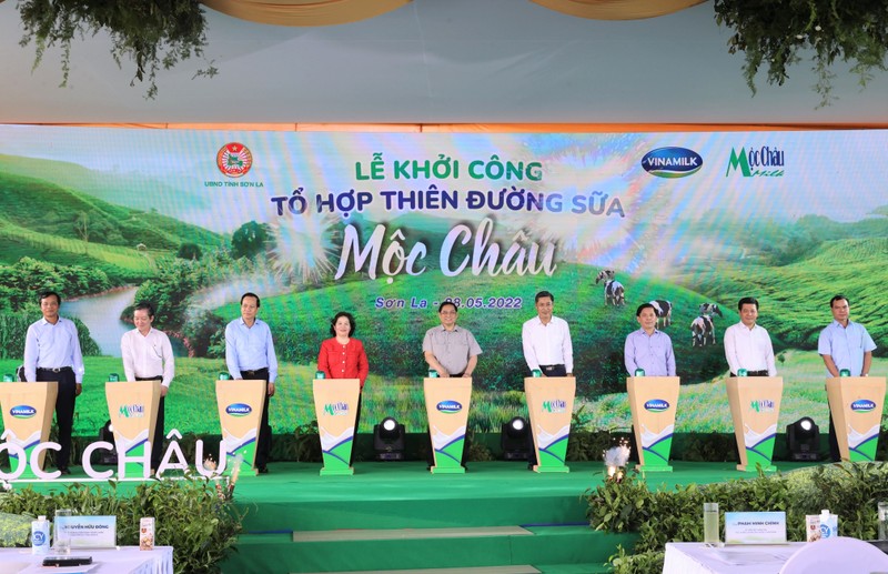 Moc Chau Milk va Vinamilk khoi cong du an to hop thien duong sua Moc Chau