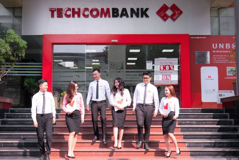 Techcombank to chuc chien dich thu hut nhan tao Quoc te dau tien tai Singapore va London
