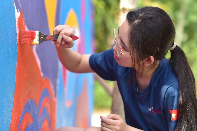 Hoc sinh TH School ve tranh tuong, lam thien nguyen tai vung dat kho khan nhat Nghe An-Hinh-5