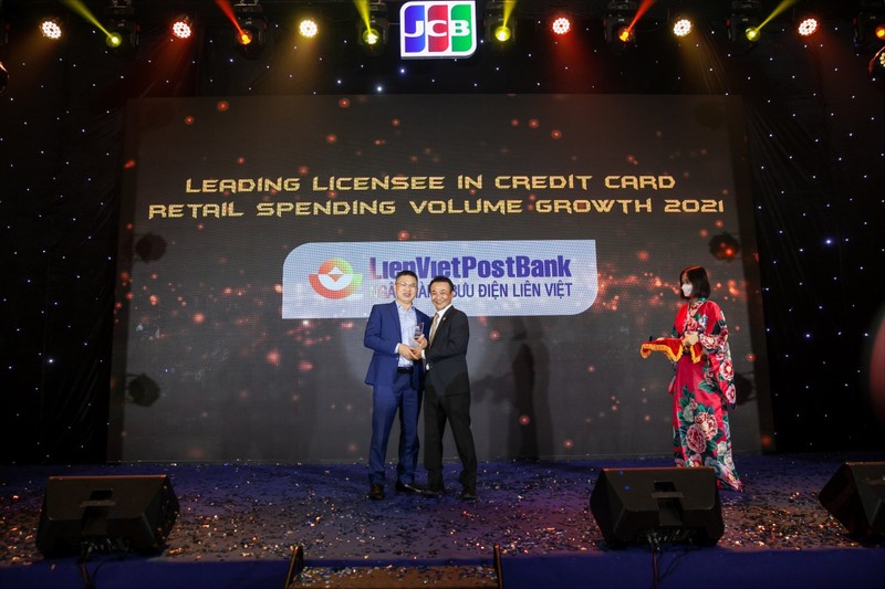 LienVietPostBank duoc vinh danh 5 hang muc danh gia cua To chuc The quoc te-Hinh-4