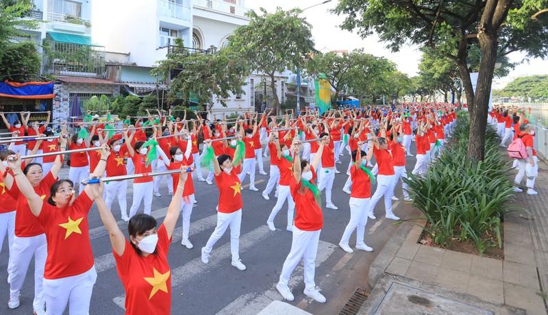 Varna dong hanh cung nguoi cao tuoi lan toa y thuc bao ve moi truong