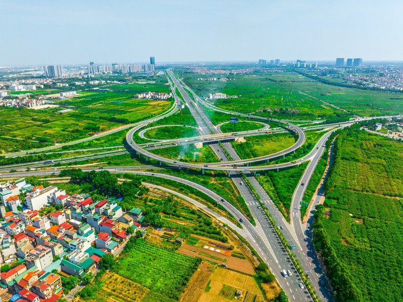 Cac tuyen duong vanh dai keo dai nhip phat trien cho phia Dong Ha Noi