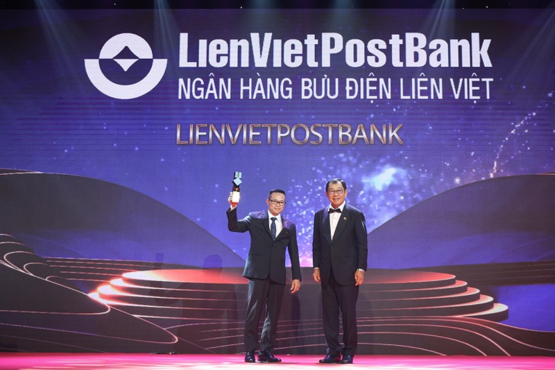 LienVietPostBank nhan giai thuong “Doanh nghiep xuat sac Chau A 2022”-Hinh-2