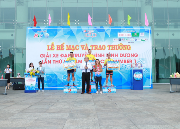 Hang tram tay dua gop mat tai chang cuoi cua mua giai xe dap Truyen hinh Binh Duong lan thu IX nam 2022 Cup Number 1-Hinh-2