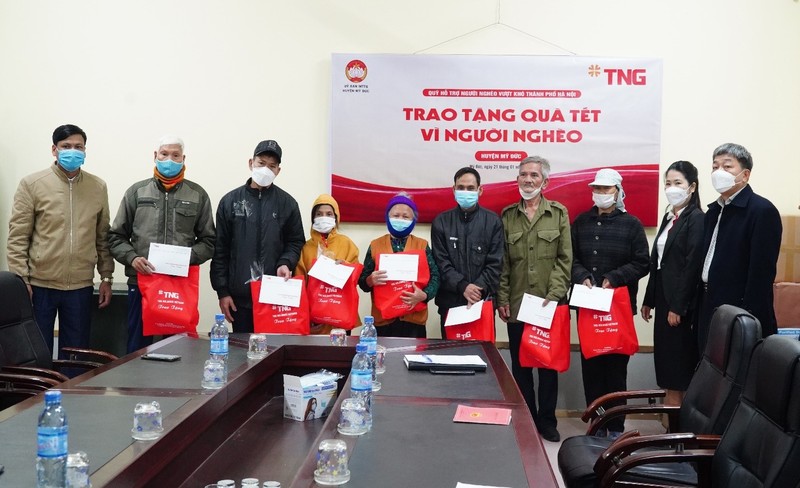 TNG Holdings Vietnam danh gan 1,5 ty dong mang Tet ve voi ho ngheo-Hinh-2