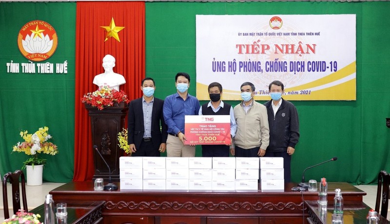 TNG Holdings Vietnam tang 5.000 bo xet nghiem nhanh Covid-19 cho tinh Thua Thien Hue