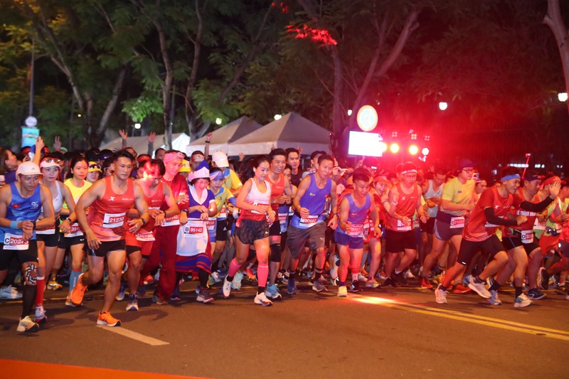 Giai Marathon quoc te Ho Chi Minh Techcombank lan 5: Chung mot tinh than “Vuot troi hon moi ngay“