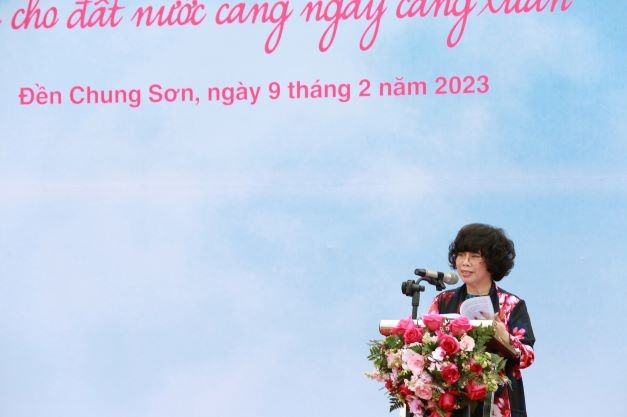 Le phat dong “Tet trong cay nho on Bac Ho” tai Den Chung Son: GIEO MAM XANH, GAT HY VONG-Hinh-4