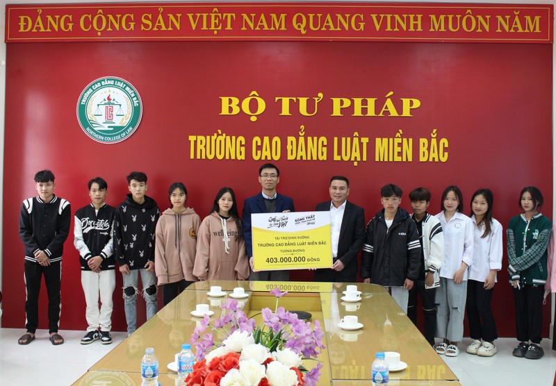 Quy phat trien tai nang Viet cua ong bau ho tro dinh duong cho hoc sinh vung cao