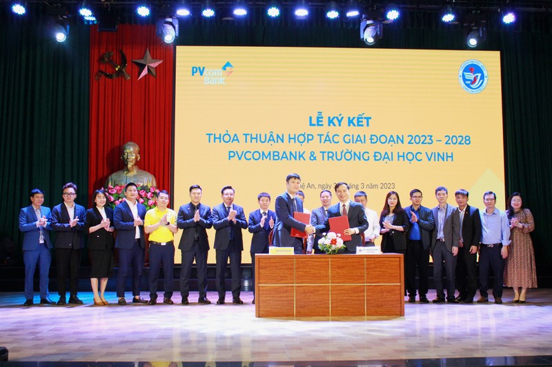 PVcomBank ky thoa thuan hop tac toan dien voi truong Dai hoc Vinh