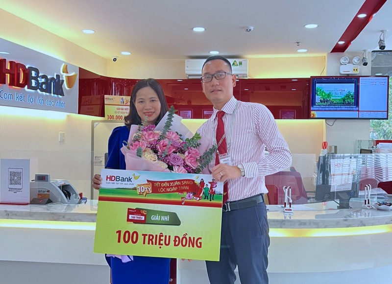 HDBank trao 10 so tiet kiem tan tay khach hang trung thuong “Tet den xuan sang loc ngap tran”-Hinh-3