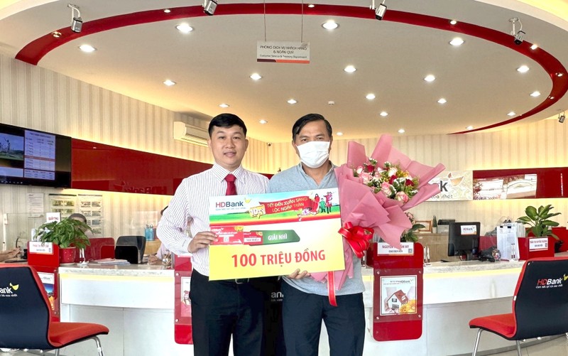 HDBank trao 10 so tiet kiem tan tay khach hang trung thuong “Tet den xuan sang loc ngap tran”-Hinh-4