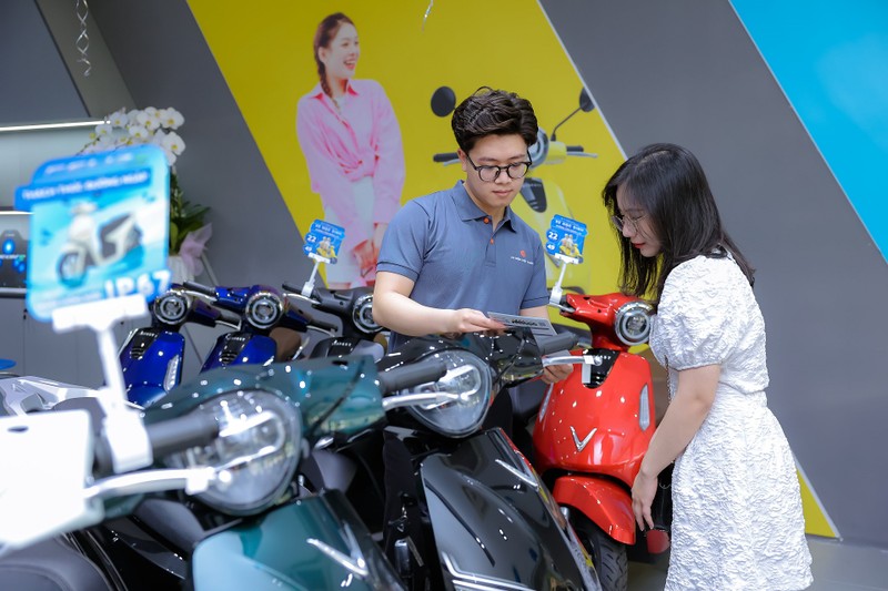 Khai trương đại lý uỷ quyền xe máy điện VinFast đầu tiên tại Hà Nội năm 2023 - Hình 2 Khai truong dai ly uy quyen xe may dien VinFast dau tien tai Ha Noi nam 2023-Hinh-2