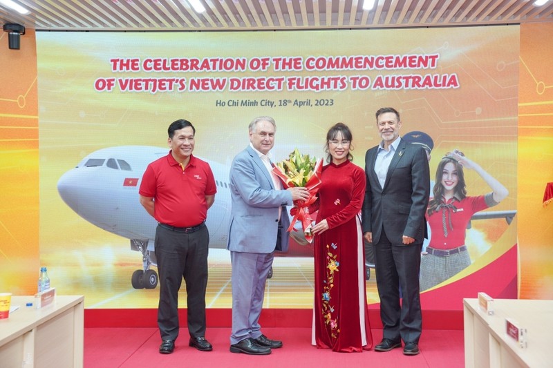 Bo truong Thuong mai va Du lich Uc chuc mung cac duong bay thang Viet Nam – Uc cua Vietjet-Hinh-5