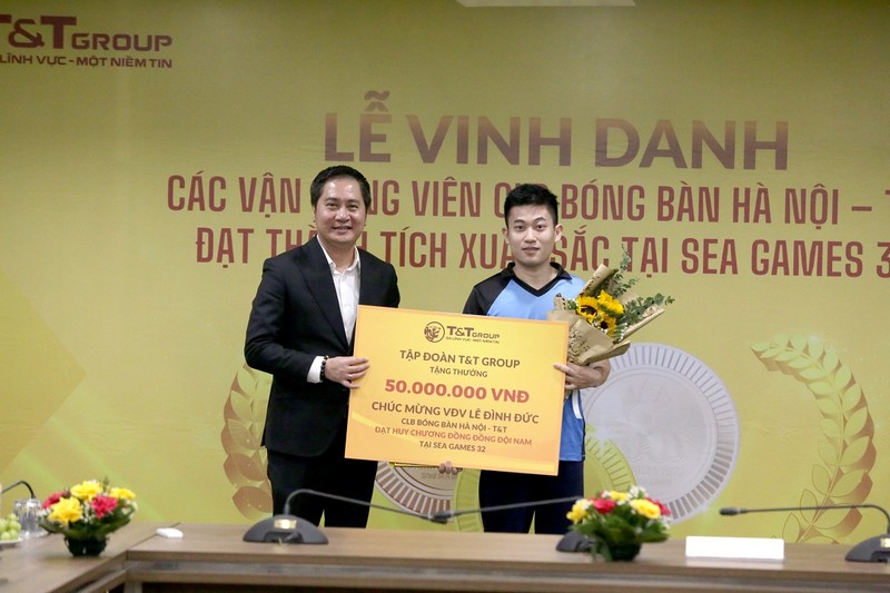T&T Group thuong hon 1 ty dong cho bong ban Viet Nam tai SEA Games 32-Hinh-3