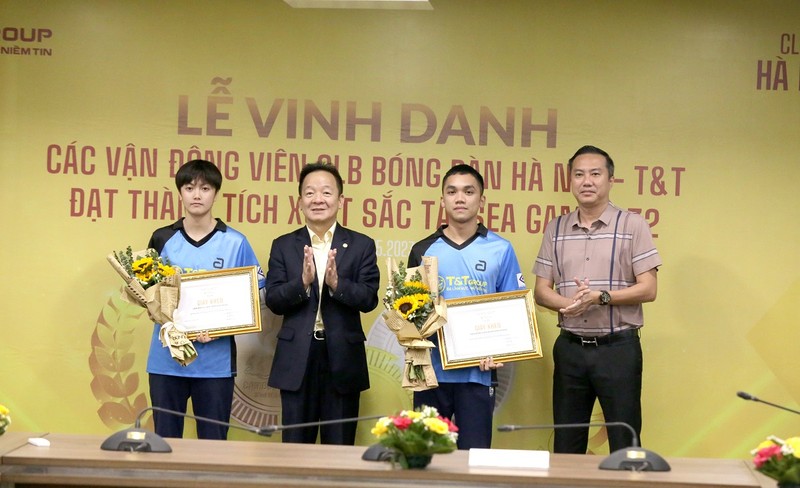 T&T Group thuong hon 1 ty dong cho bong ban Viet Nam tai SEA Games 32