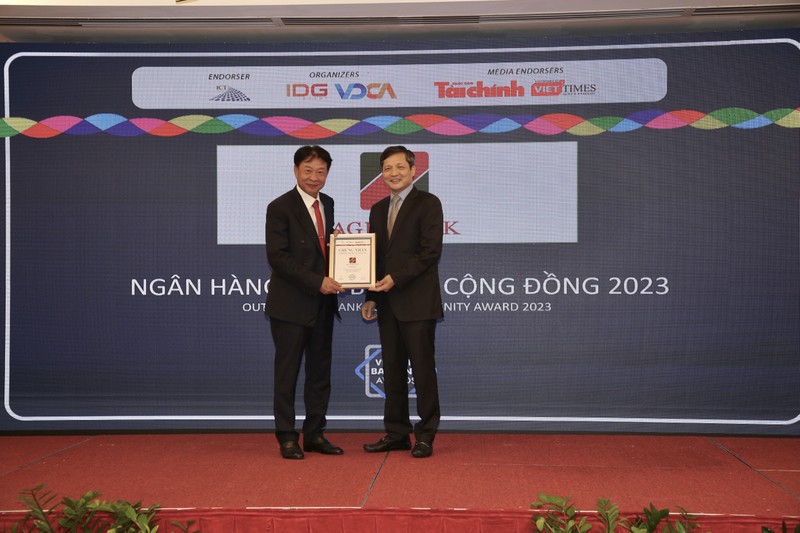 Agribank duoc vinh danh voi 3 giai thuong Ngan hang Viet Nam tieu bieu nam 2022-Hinh-3