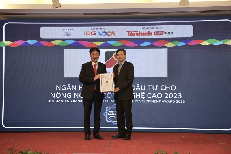 Agribank duoc vinh danh voi 3 giai thuong Ngan hang Viet Nam tieu bieu nam 2022