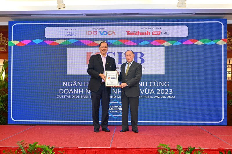 Giai Ngan hang Viet Nam tieu bieu nam 2022: SHB duoc vinh danh 2 giai quan trong-Hinh-2