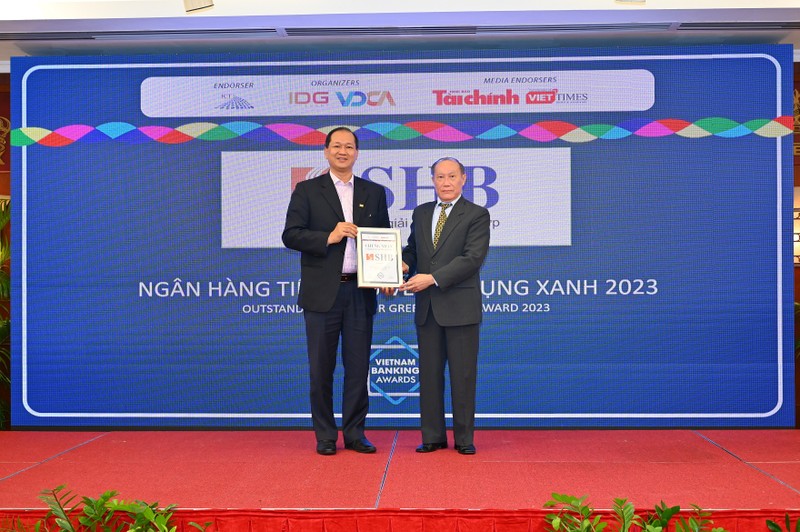 Giai Ngan hang Viet Nam tieu bieu nam 2022: SHB duoc vinh danh 2 giai quan trong