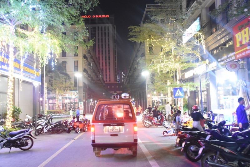 Chung tay cua nguoi dan tren dia ban Thu do Ha Noi voi EVNHANOI-Hinh-2