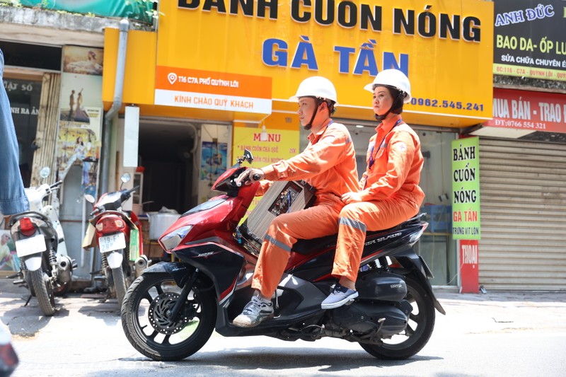 Chung tay cua nguoi dan tren dia ban Thu do Ha Noi voi EVNHANOI