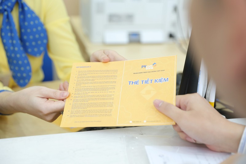 10.000 quà tặng tiền mặt dành cho khách hàng gửi tiết kiệm tại PVcomBank 10.000 qua tang tien mat danh cho khach hang gui tiet kiem tai PVcomBank
