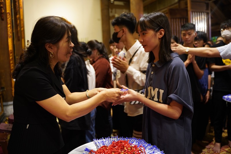 Ha Noi: Gan 1800 ban tre ve chua Quan Am cau nguyen truoc ky thi tot nghiep THPT-Hinh-52