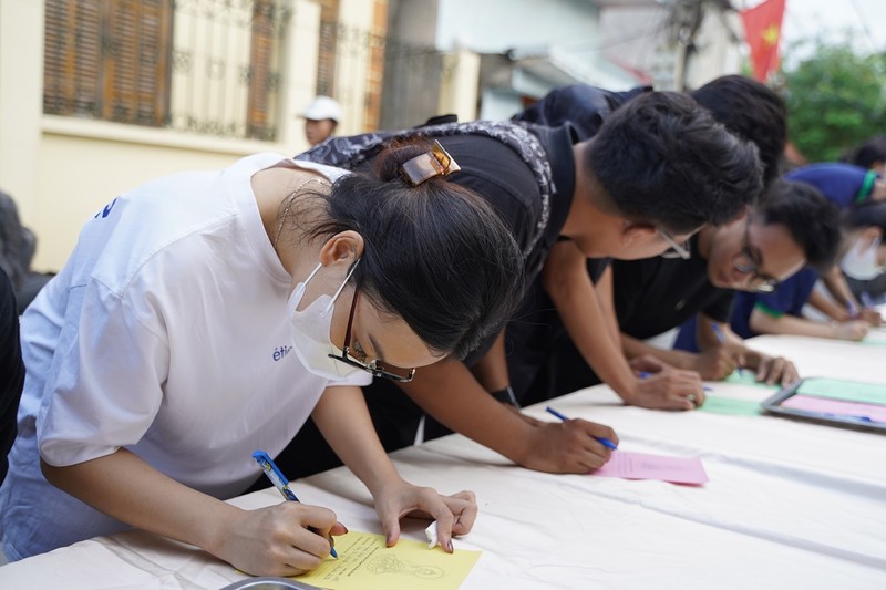 Ha Noi: Gan 1800 ban tre ve chua Quan Am cau nguyen truoc ky thi tot nghiep THPT-Hinh-8