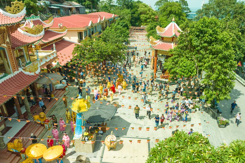 Cáp treo lên Chùa Bà (Tây Ninh) chỉ còn 100.000 đồng/vé - Hình 2 Cap treo len Chua Ba (Tay Ninh) chi con 100.000 dong/ve-Hinh-2