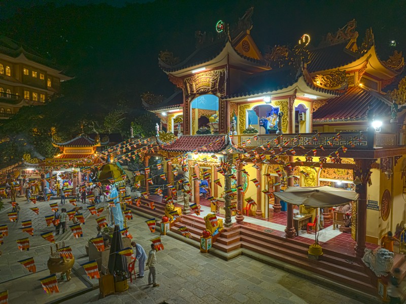 Cáp treo lên Chùa Bà (Tây Ninh) chỉ còn 100.000 đồng/vé - Hình 3 Cap treo len Chua Ba (Tay Ninh) chi con 100.000 dong/ve-Hinh-3
