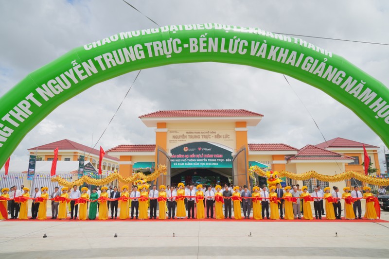 Truong THPT Nguyen Trung Truc – Ben Luc (Long An) do VPBank tai tro khanh thanh ngay ngay dau nam hoc moi