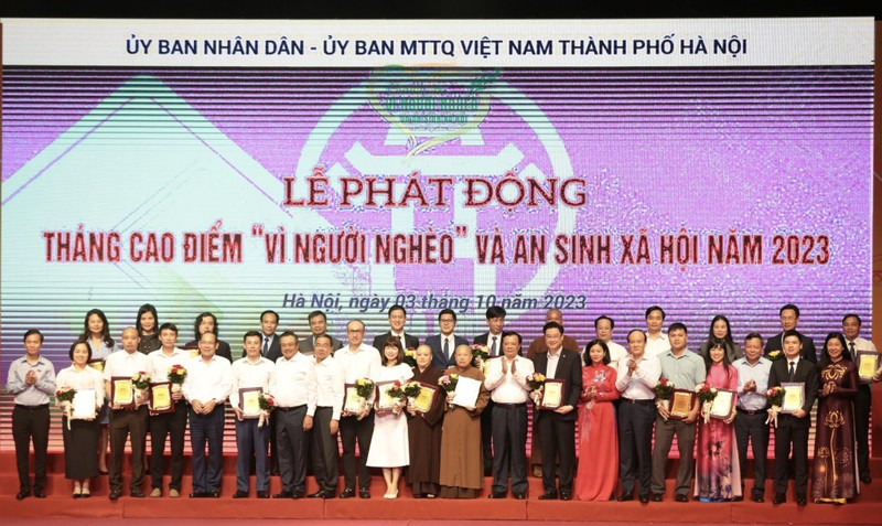 T&T Group ung ho 1 ty dong cho Quy “Vi nguoi ngheo” thanh pho Ha Noi-Hinh-3